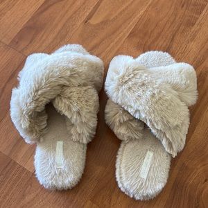 Furry sandals